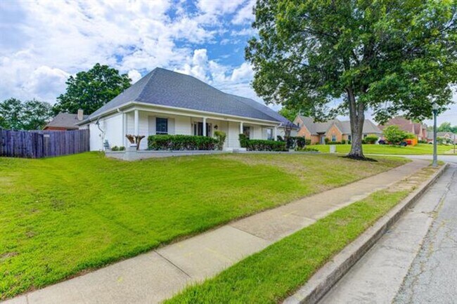 Building Photo - 1937 Ada Ln