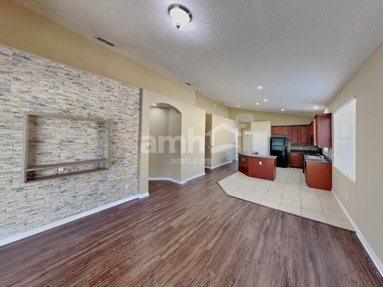 Building Photo - 1714 Cedar Lake Dr