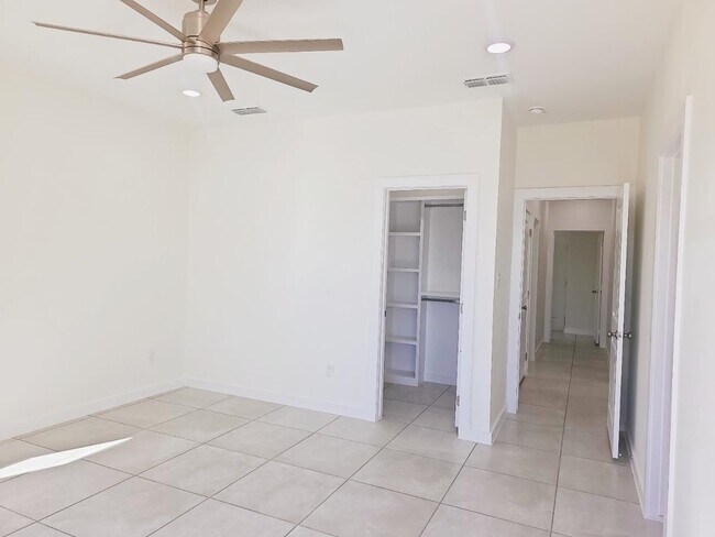 Building Photo - 5006 Cherimoya Ln