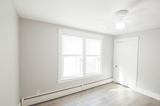 Building Photo - 38 Cascade St