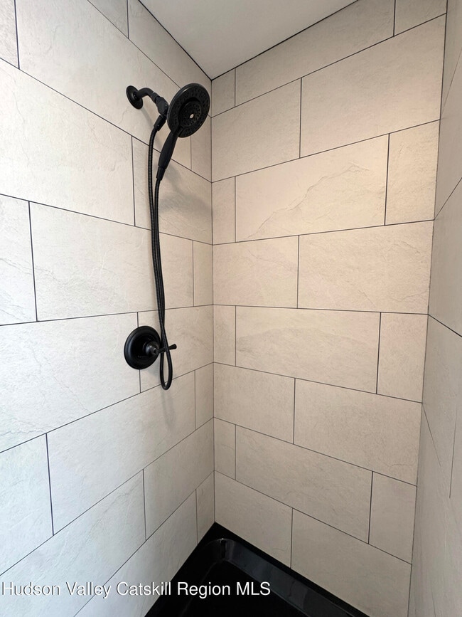 Building Photo - 340 Main St