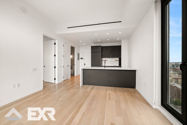 Building Photo - 329 Broadway