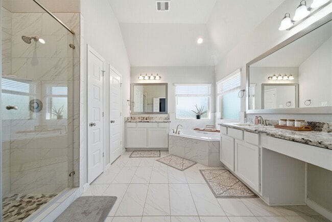 Building Photo - 4011 Centre Glen Dr