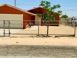 Building Photo - 3 Bedroom 2 bath Home in Chocolate Drop Area of 29 Palms