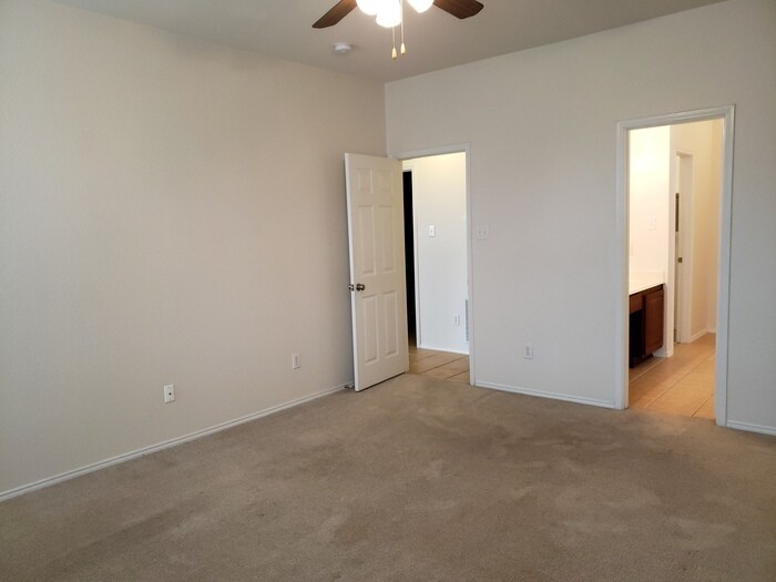 Building Photo - 8209 Swan Park Dr