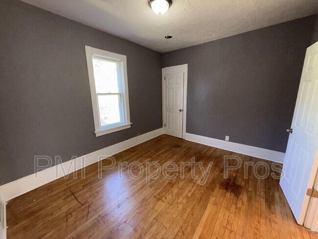 Building Photo - 2575 N 34th St