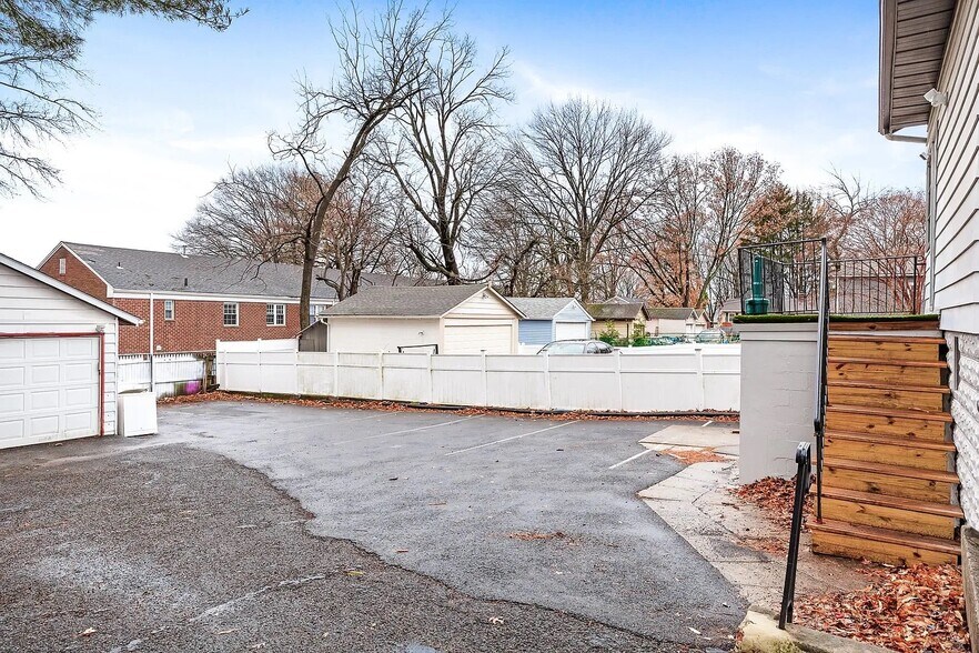 Building Photo - 26 Van Ness Ter