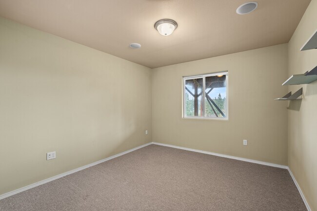 Building Photo - 231 E Linda Vista Ct
