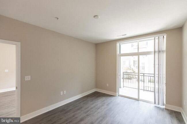 Building Photo - 145 Riverhaven Dr