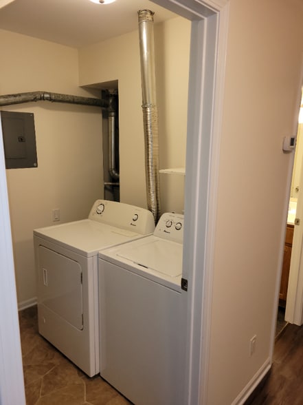 Building Photo - 7600 Whitcomb St