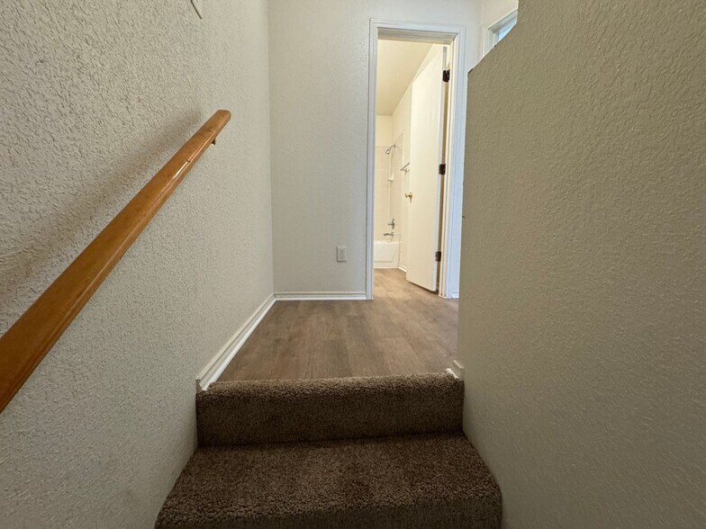 Building Photo - 4405 Abigail Dr