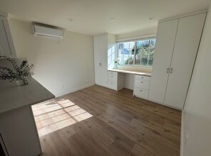 Building Photo - 230 W Cedar Ave