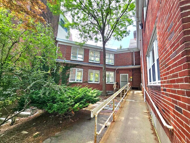 Building Photo - 332 Jamaicaway