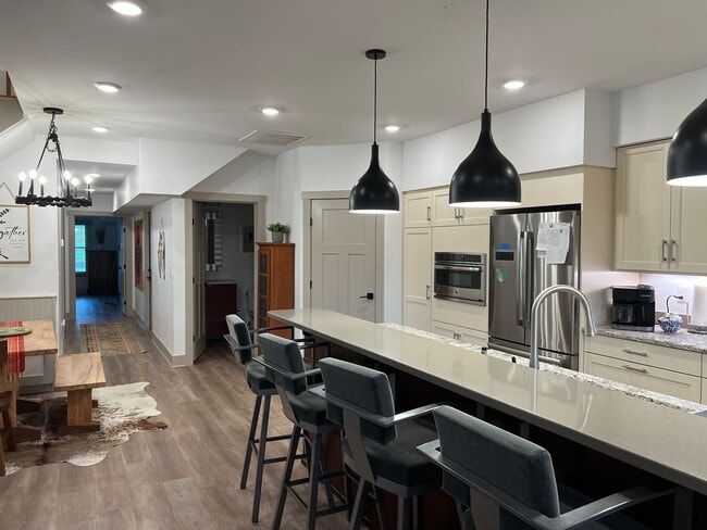 Building Photo - Home on Beautiful Farm and Vineyard Minute...