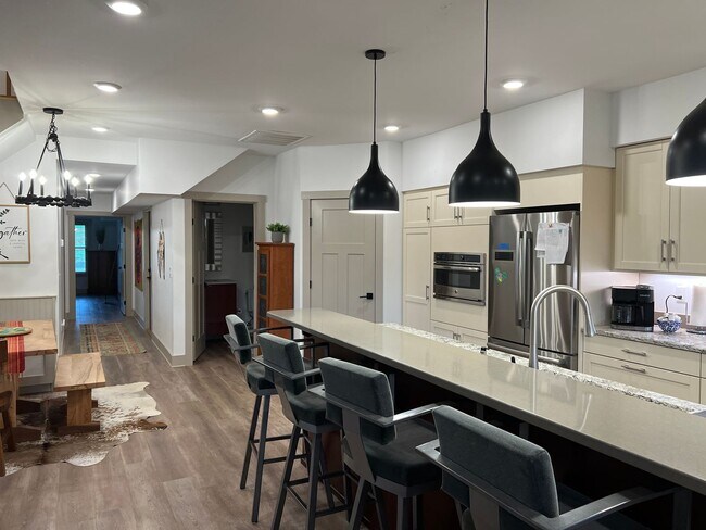 Building Photo - Home on Beautiful Farm and Vineyard Minutes From Town Of Blacksburg