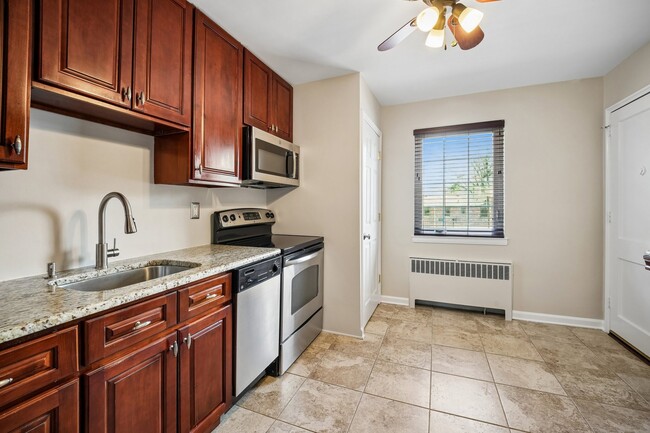 Building Photo - 69B Troy Dr