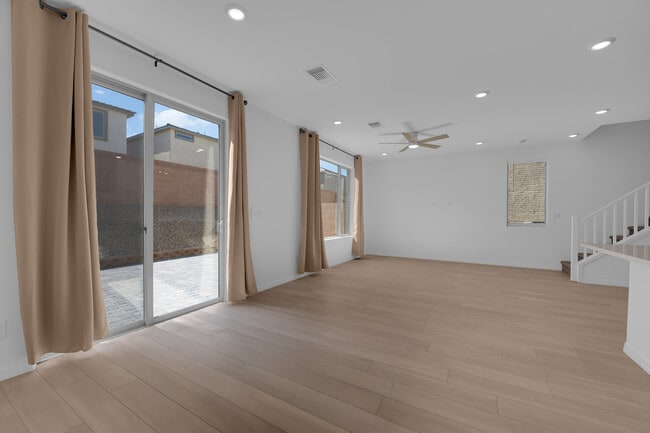 Building Photo - 10263 Estancia Hl St
