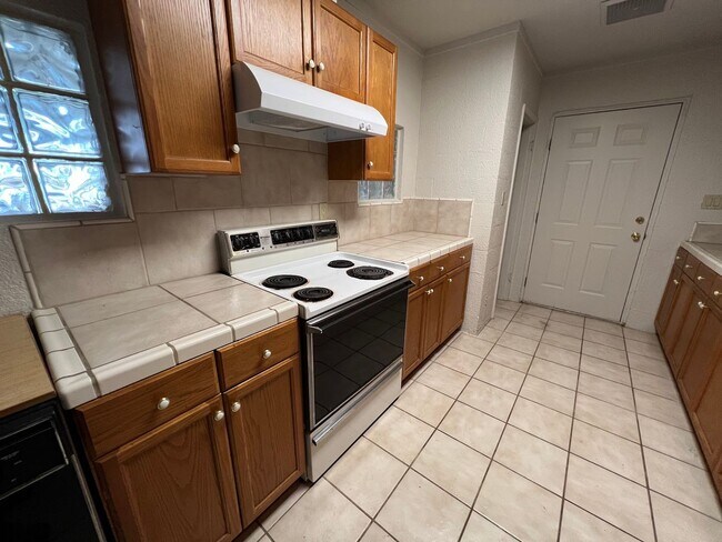 Building Photo - Gated Country Home for rent