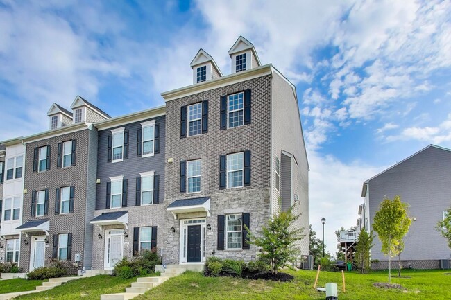 Building Photo - Luxurious on Lanham Hill - 3 + 3.5 Near New TH 3 bed + 3 Ba