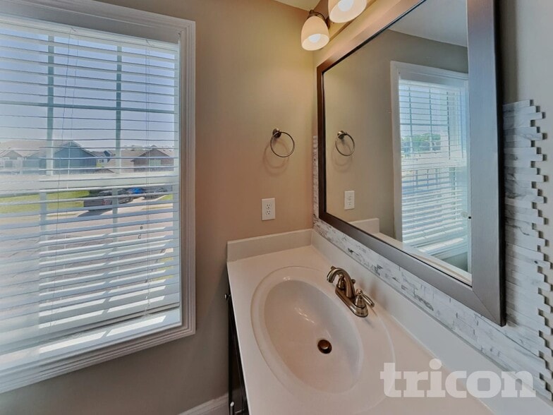 Building Photo - 633 Battery Ct