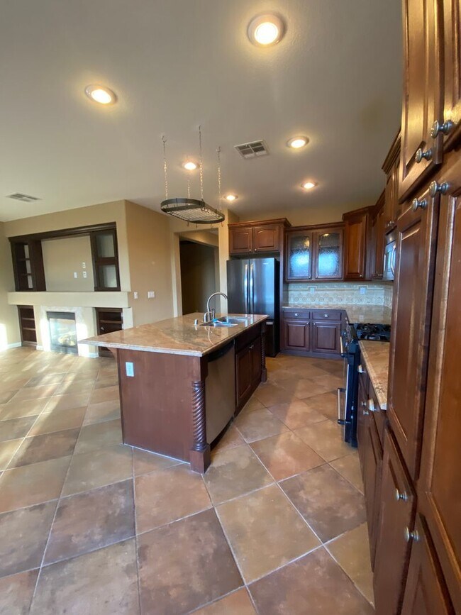 Building Photo - Fabulous Former Model Home!