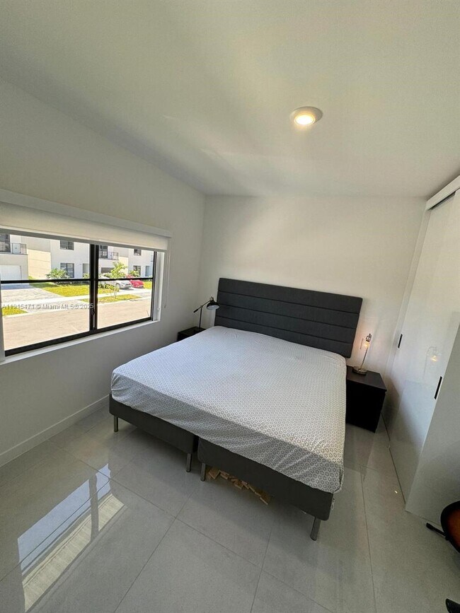 Building Photo - 1301 NW 3rd St