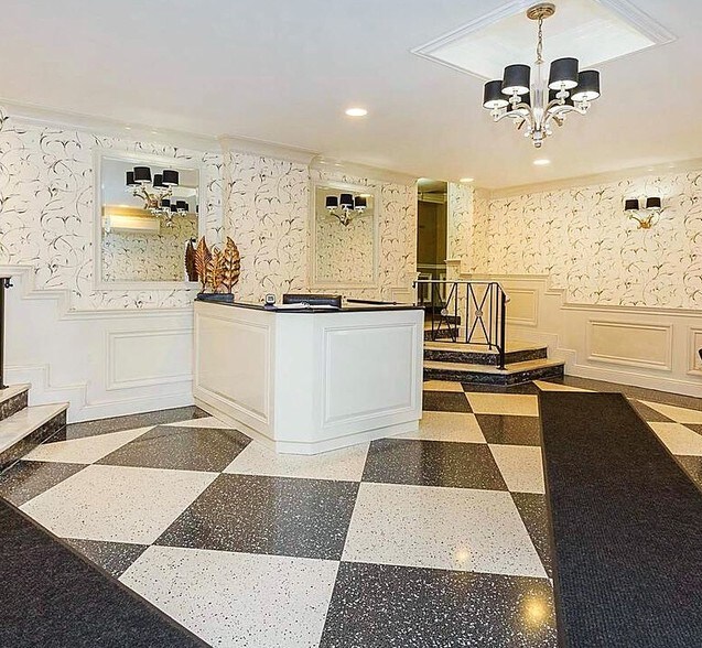 lobby - 69-45 108th St