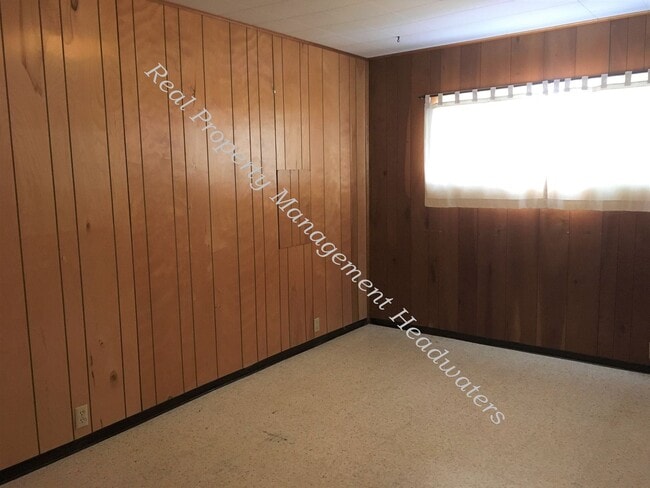 Building Photo - 4 Bedroom 2 Bath Farm House for Rent