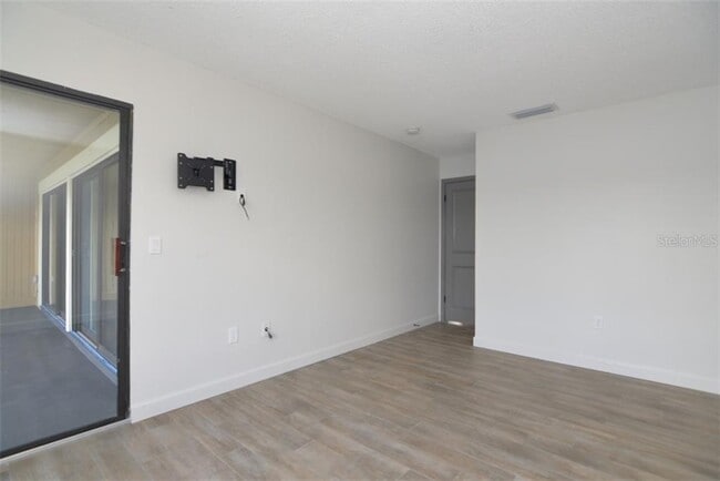 Building Photo - 361 W Lake Faith Dr