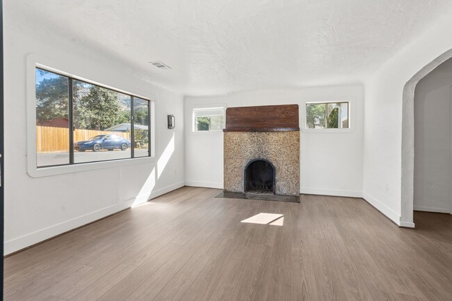 Building Photo - Renovated Single Family Home available to ...