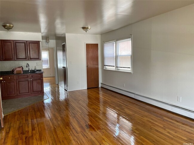 Building Photo - 680 Evelyn Ave