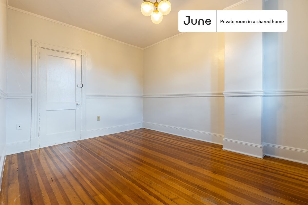Building Photo - Room in Shared 3 bed/1 bath home