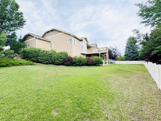 Building Photo - Stunning Executive 4 Bedroom 2 Bath Home in Northwest Loveland - 3-Car Garage!