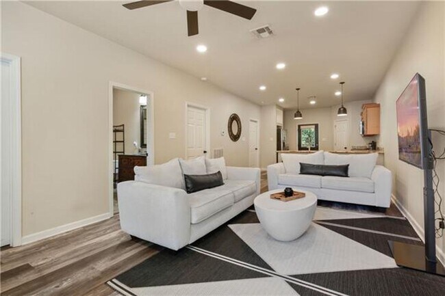 Building Photo - Townhouse in Olde Towne Slidell