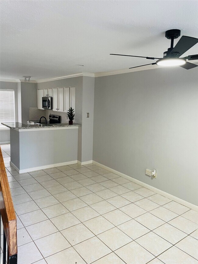 Building Photo - 2002 Gentryside Dr