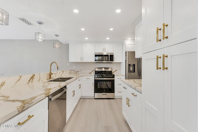 Building Photo - 24739 Vía Madera