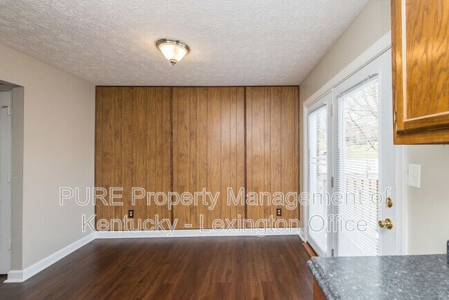 Building Photo - 209 Landings Dr