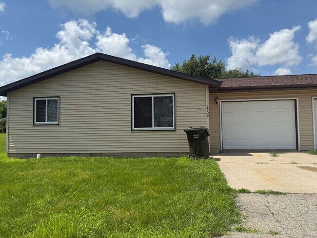 Primary Photo - 2709 1st Ave