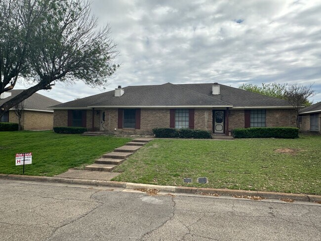 Primary Photo - Duplex