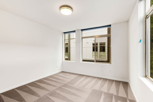 Building Photo - 3 Bedroom Stylish Modern Townhome in the Heart of Ballard