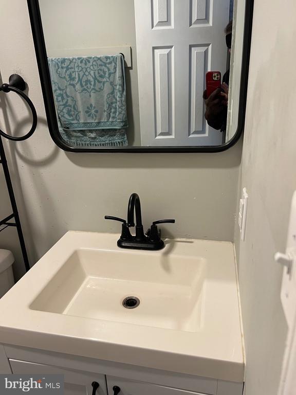 Building Photo - 208 Sunset Dr