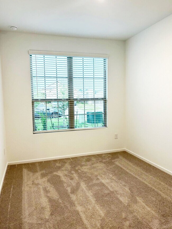 Building Photo - 14973 Rustic Moon Rd