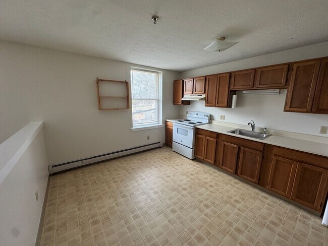 Building Photo - 17 Main St