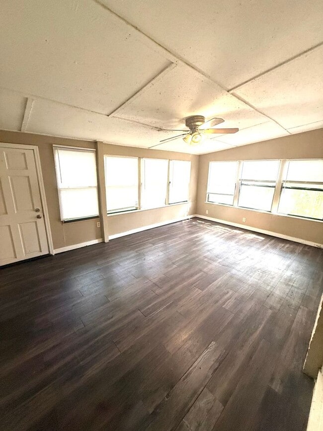 Building Photo - ** 3 bed 1 bath located close to downtown ** Call 334-366-9198 to schedule a self-showing