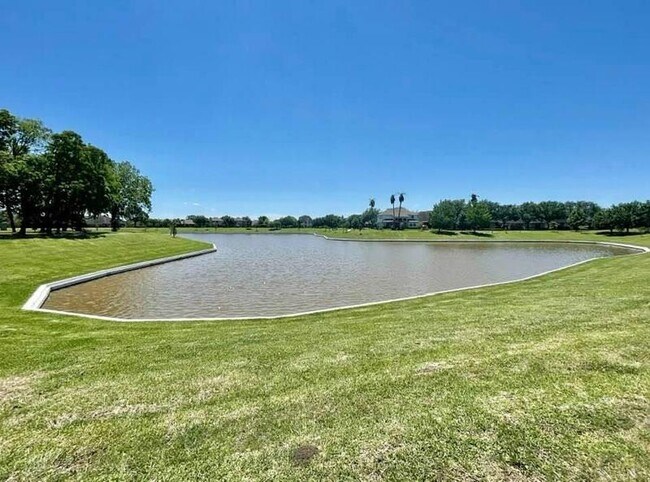 Building Photo - 2302 Avery Park Dr