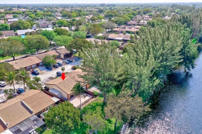 Building Photo - 2250 Buttonwood Ave