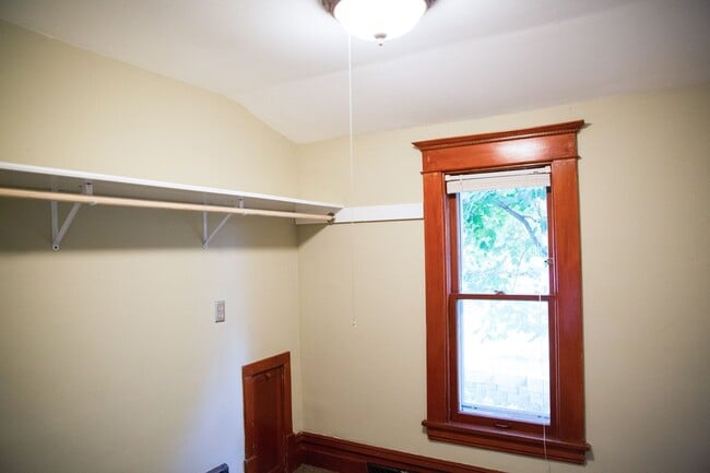Building Photo - 3021 Knox Ave S