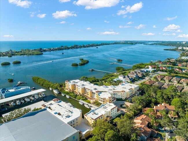 Building Photo - 14041 Bellagio Way