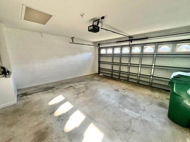Building Photo - 1709 Pine Bay Dr