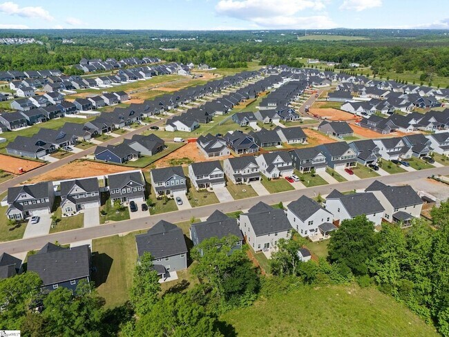 Building Photo - 680 Lady Fern Dr